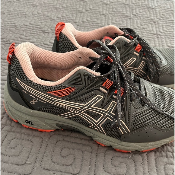 ASICS women’s shoes Size 7 - Picture 1 of 5